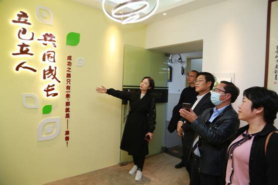 说明: C:\Documents and Settings\Administrator\桌面\20201104兴义一中校领导来访\5D3_5432.JPG